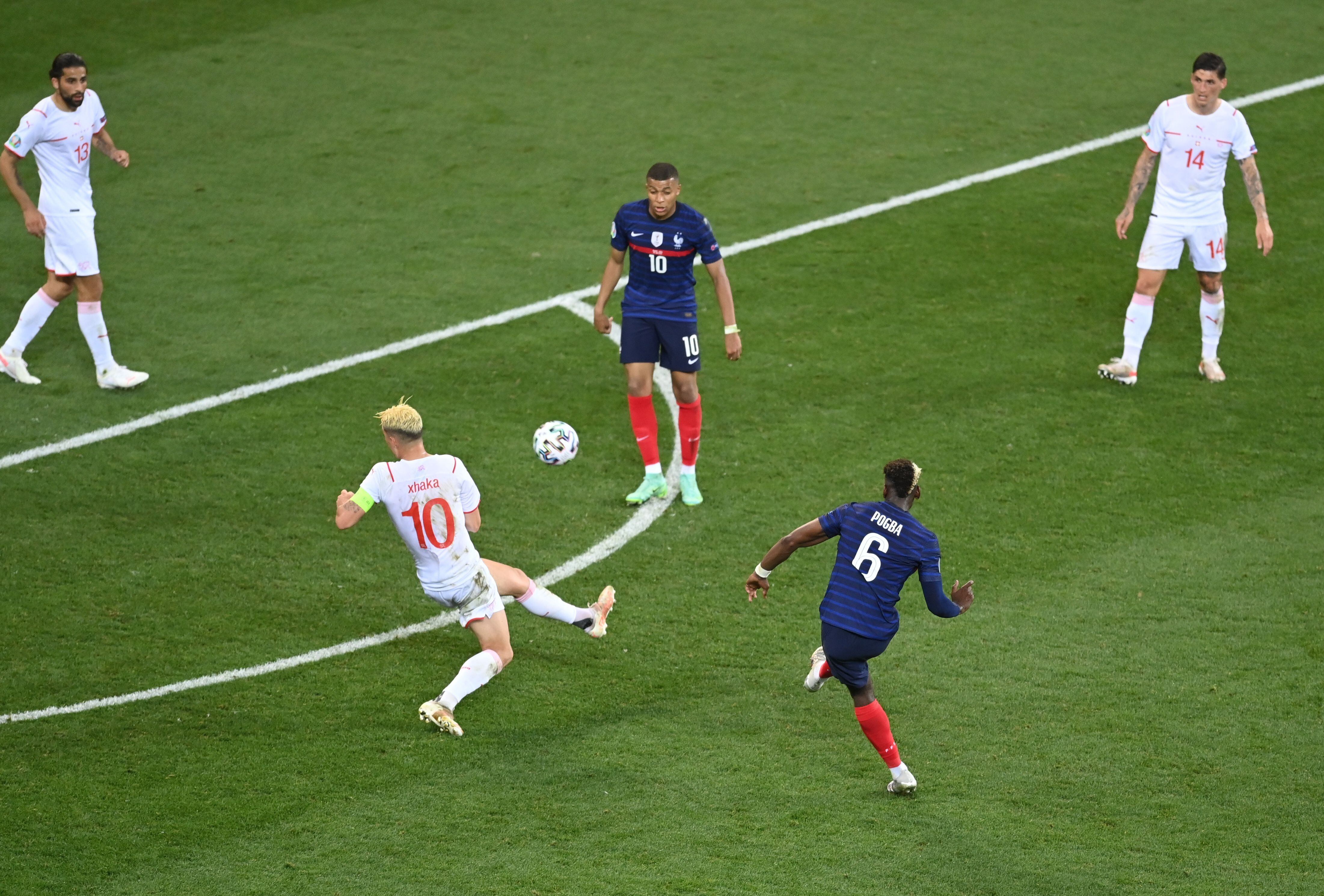 El tiro de Pogba para el 3 a 1 parcial (Reuters)