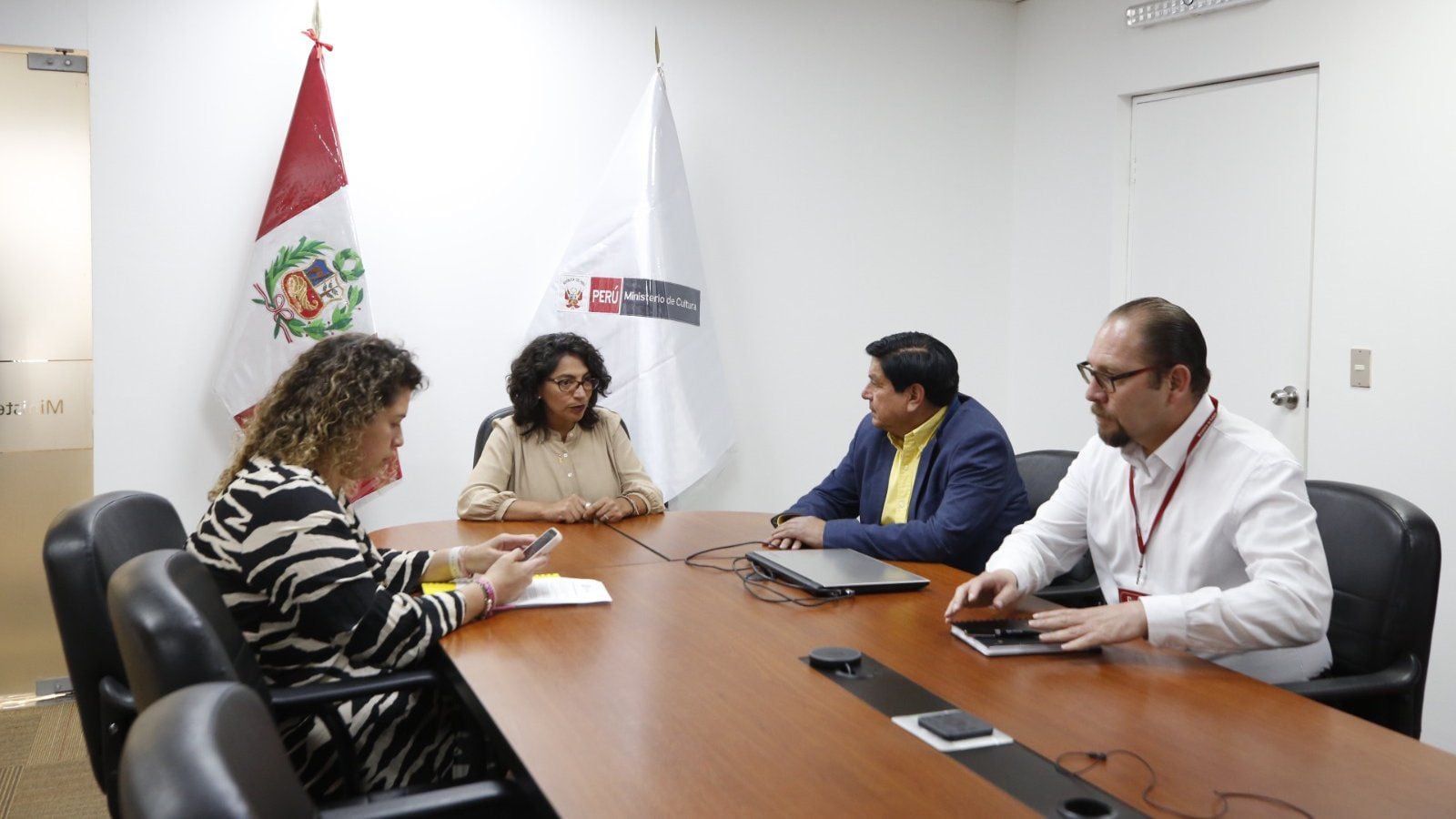 Ministra de Cultura se reune con alcalde de Cusco - Machu Picchu