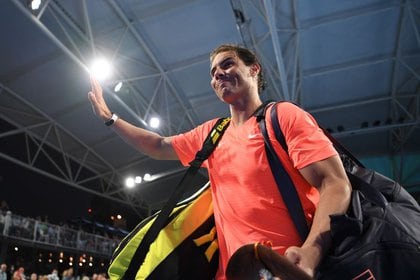 FOTO DE ARCHIVO: Rafael Nadal llama a los fanáticos después de ganar su partido de exhibición contra el austríaco Dominic Thiem en el Memorial Drive Tennis Club en Adelaide, Australia, el 29 de enero de 2021. REUTERS / Morgan Sette