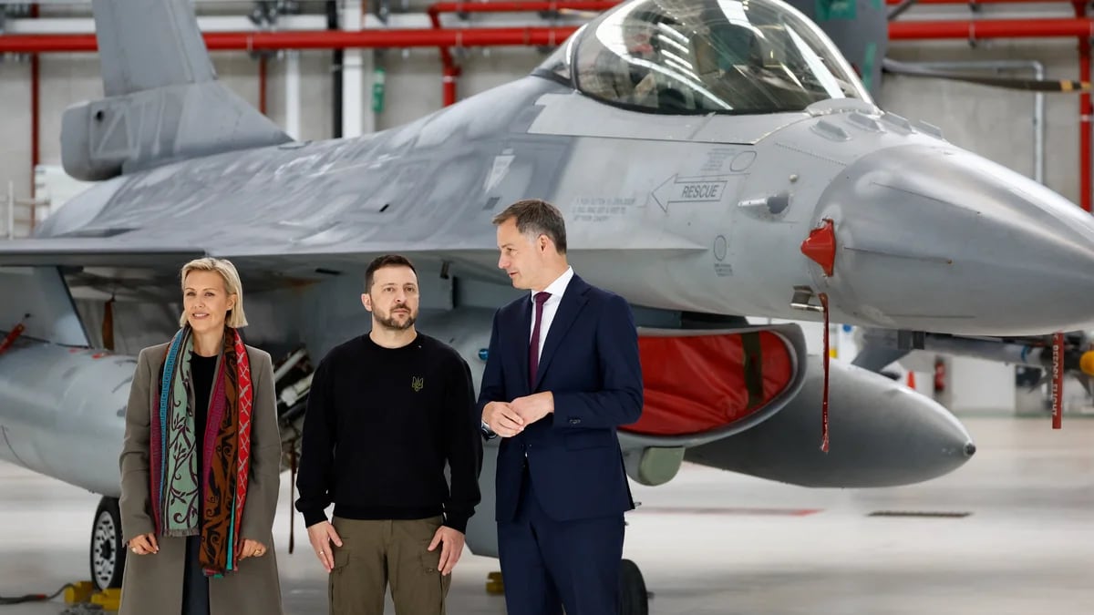 Antony Blinken anunció que los países de la OTAN comenzaron a enviar aviones F-16 a Ucrania para resistir la ofensiva rusa