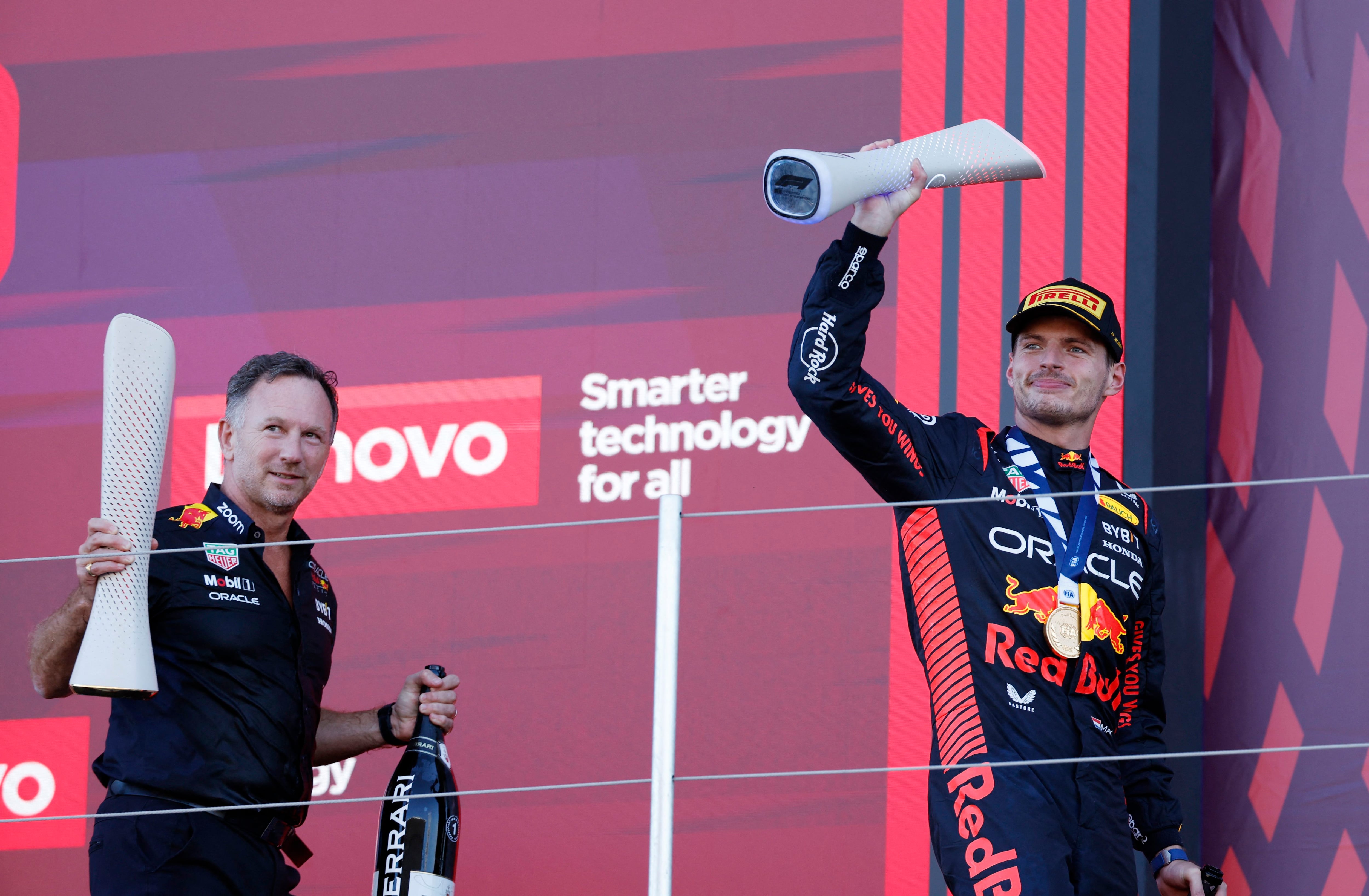 Otros tiempos: la celebración de Horner y Verstappen durante el GP de Japón en 2023 (Foto: Reuters/Androniki Christodoulou)