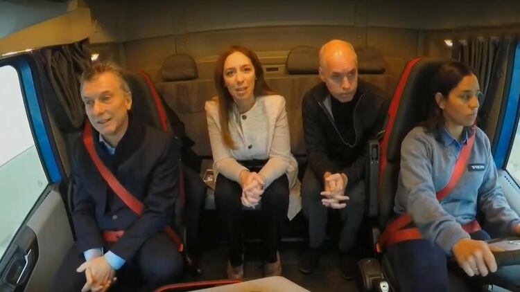 Macri, Vidal y Larreta llegaron al acto a bordo de un camión que transitó por el Paseo del Bajo