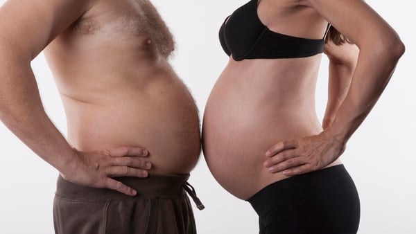 A pesar de que el problema de la obesidad para concebir un embarazo es igual en la mujer y en el hombre, la mayoría de los encuestados piensan que sólo la mujer debe adelgazar para lograr el embarazo (Getty Images)