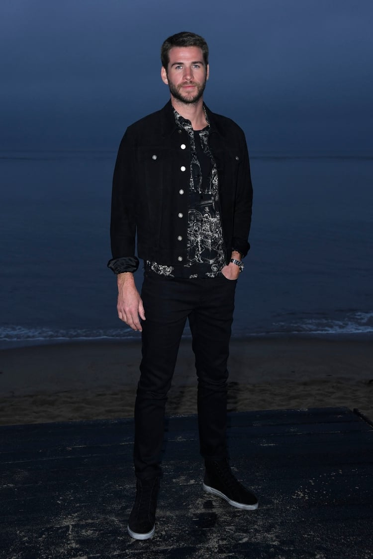 Australian actor Liam Hemsworth arrives for the Saint Laurent Men's Spring-Summer 2020 runway show in Malibu, California, on June 6, 2019. (Photo by Valerie MACON / AFP)