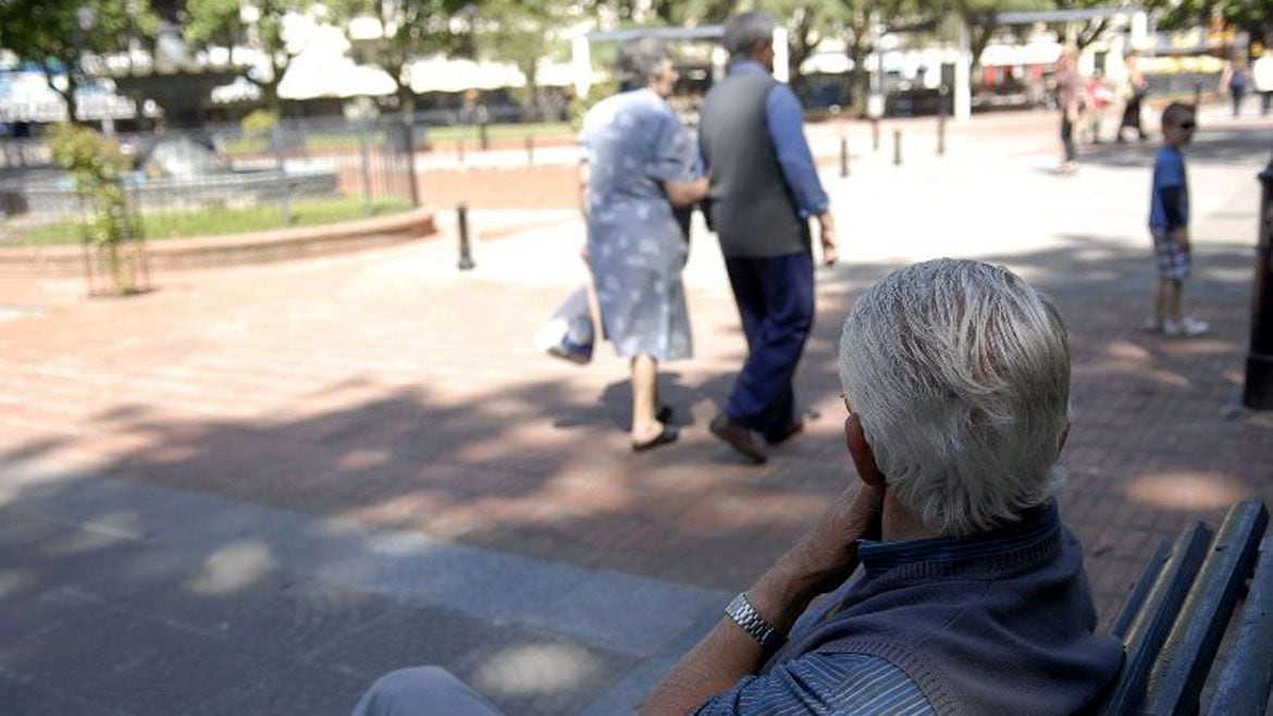 La edad de retiro escala de los 60 a los 65 años y todos los jubilados podrían optar por mantener una actividad laboral