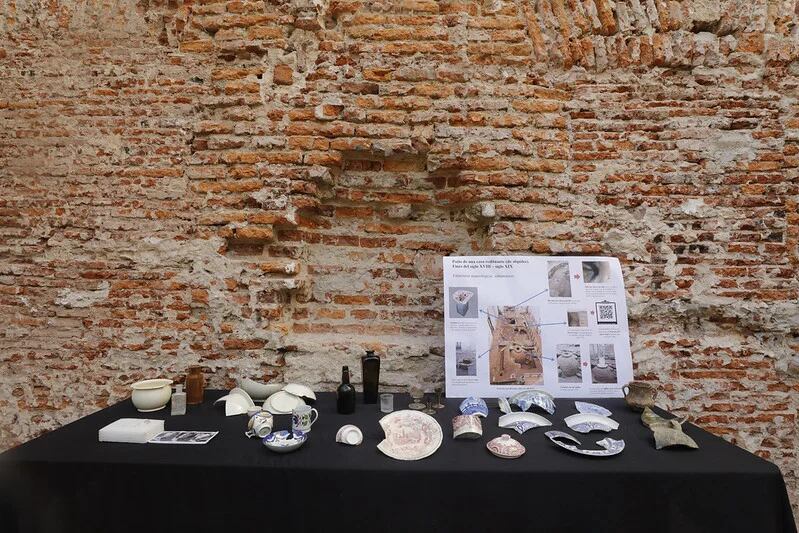 Algunos de los objetos que se encontraron durante las excavaciones (Foto: Silvina Frydlewsky)