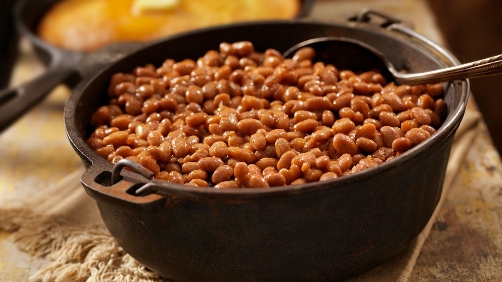 Más allá de las fuentes animales, las proteínas de origen vegetal, como frijoles, guisantes y legumbres, también son excelentes opciones para tener en cuenta en un plato (Gettyimages)