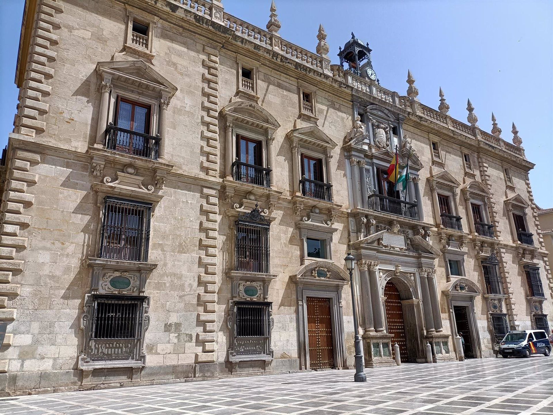 Esta es la decisión de la Sexta Sección de la Sala Penal del tribunal, que confirmó la apelación de Ángel González Barrios, un inspector de policía acusado del delito de abuso sexual de un menor de 18 años en una posición de poder o autoridad y condenado a 18 meses de prisión