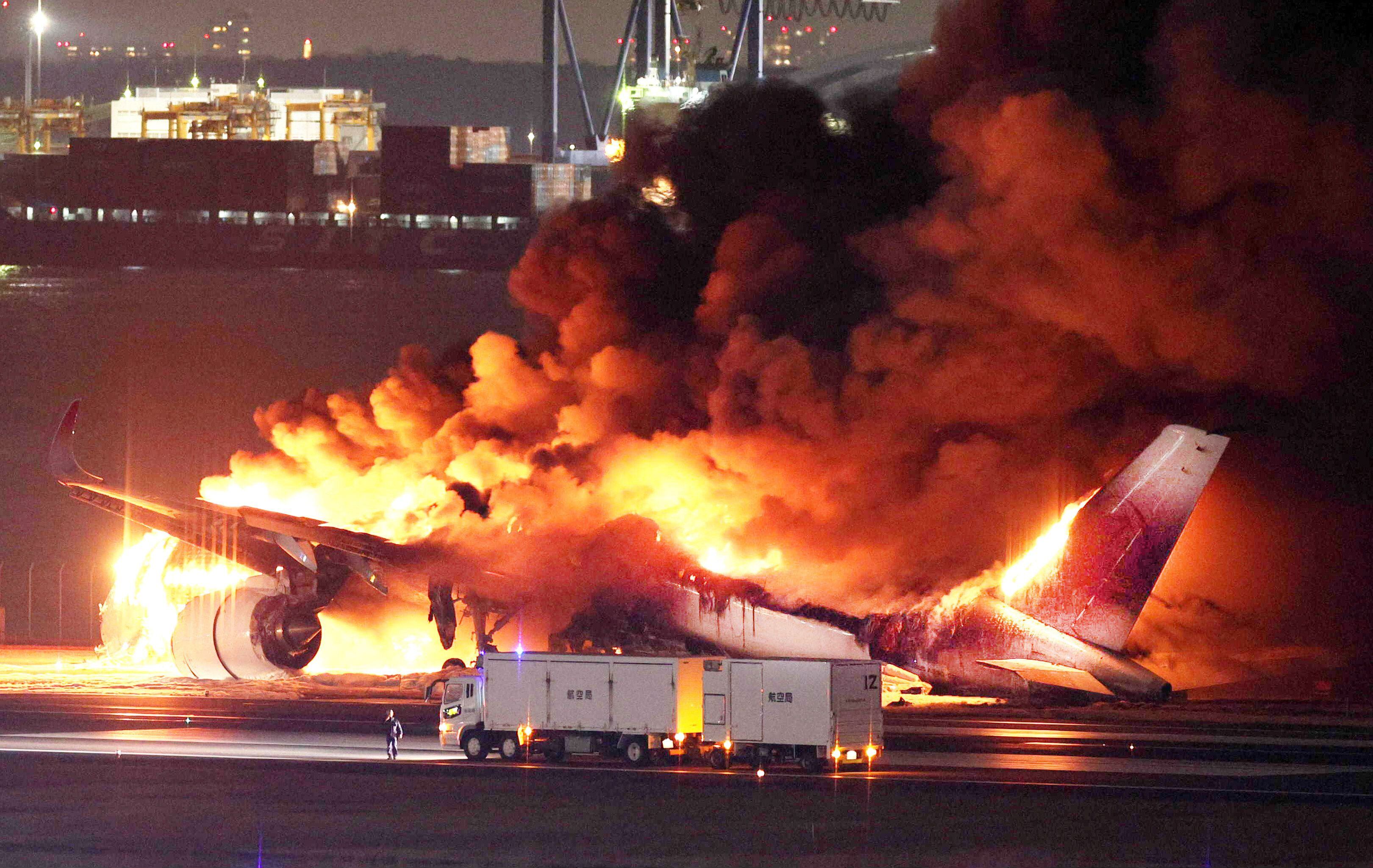 Se conocieron los primeros detalles de la investigación sobre el accidente aéreo en Japón que dejó cinco muertos (EFE)