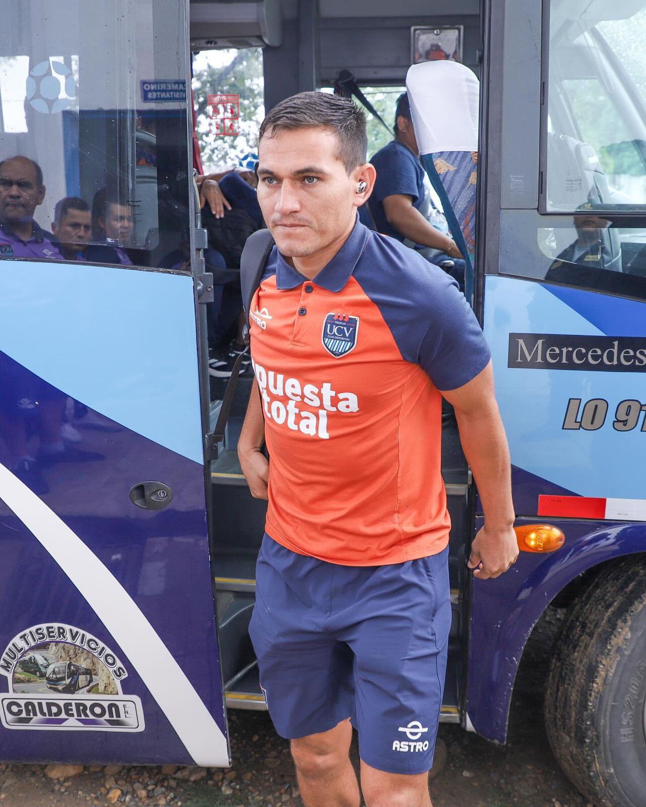 Jugadores de César Vallejo llegaron al estadio Carlos Vidaurre García.