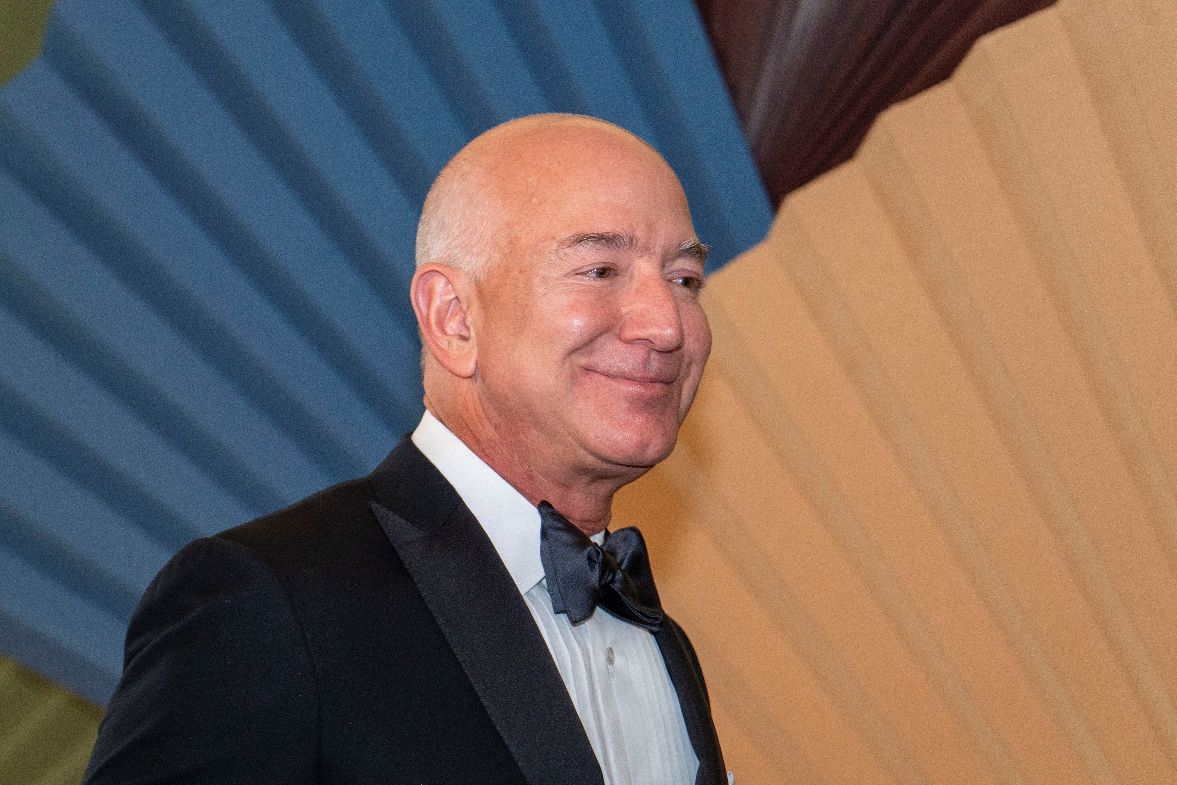 Jeff Bezos mantiene un estilo de vida que enlaza el ejercicio y la salud mental. (Foto: REUTERS/Bonnie Cash)