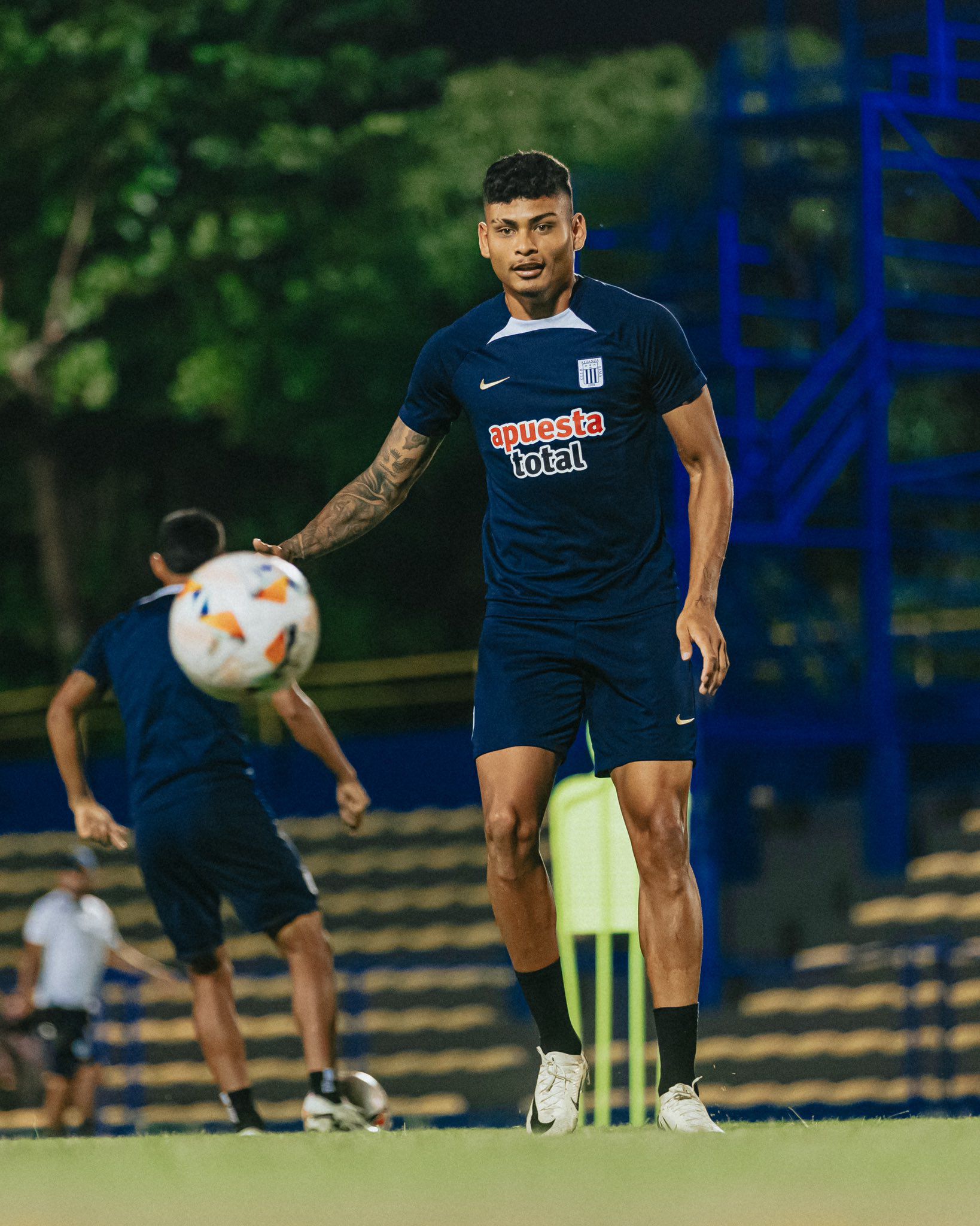 Alianza Lima llegó a Asunción con días de anticipación y entrenó en el estadio Martín Torres pensando en el choque con Cerro Porteño por Copa Libertadores 2024.