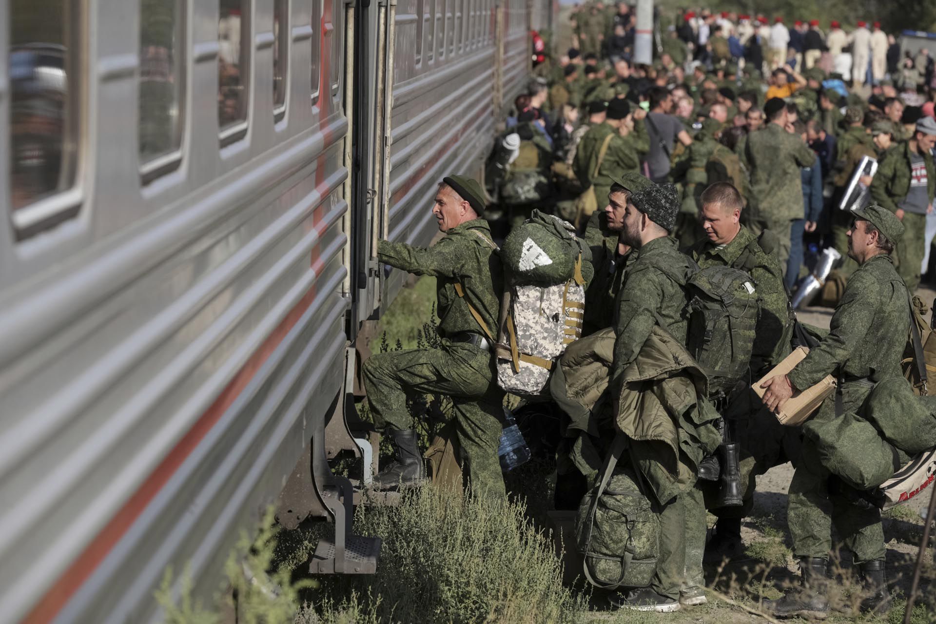 Rusia moviliza a su flota para salvar a los 7 tripulantes de un