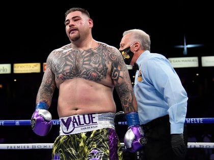 La esquina de Andy Ruiz le indicó el cambio de estrategia en la pelea ante la inesperada reacción de Chris Arreola (Foto: Harry How/AFP)