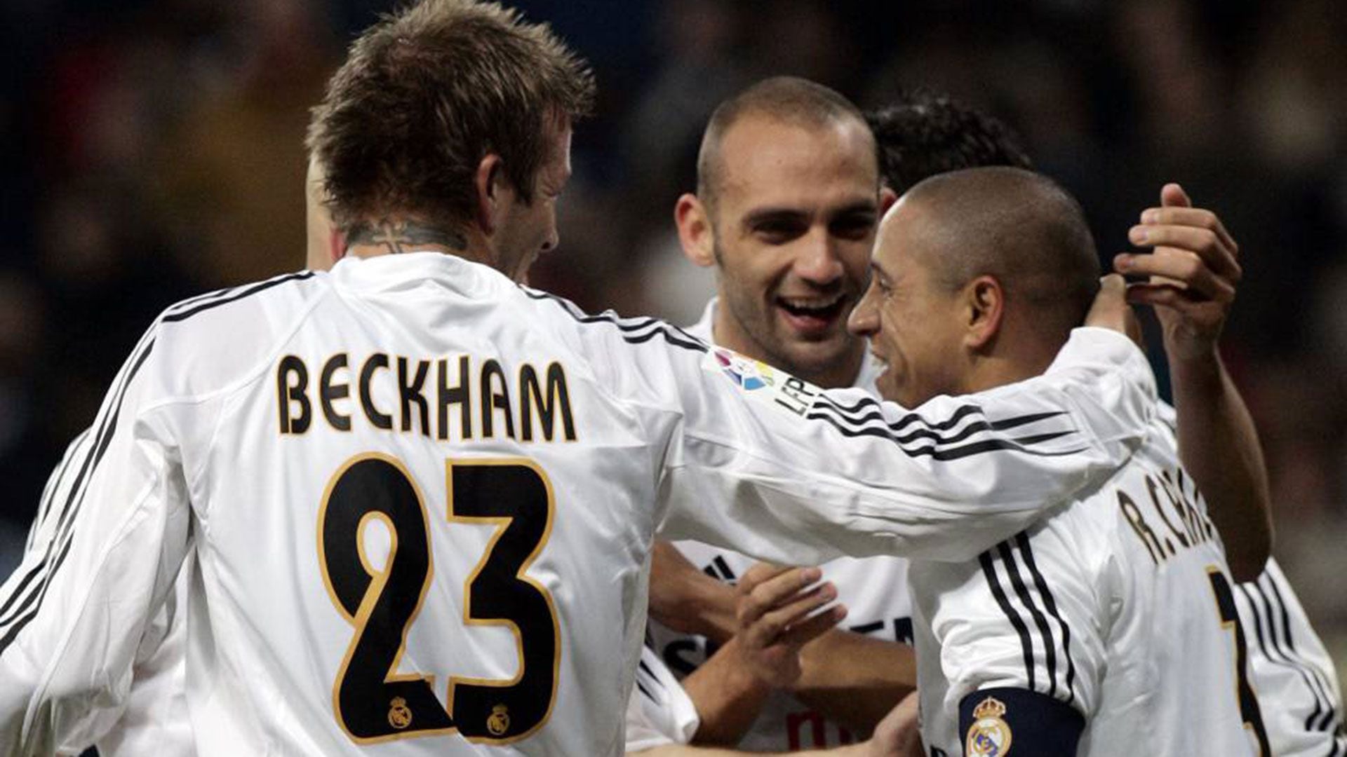 Raúl Bravo celebra junto a Roberto Carlos y Beckham en los Galácticos