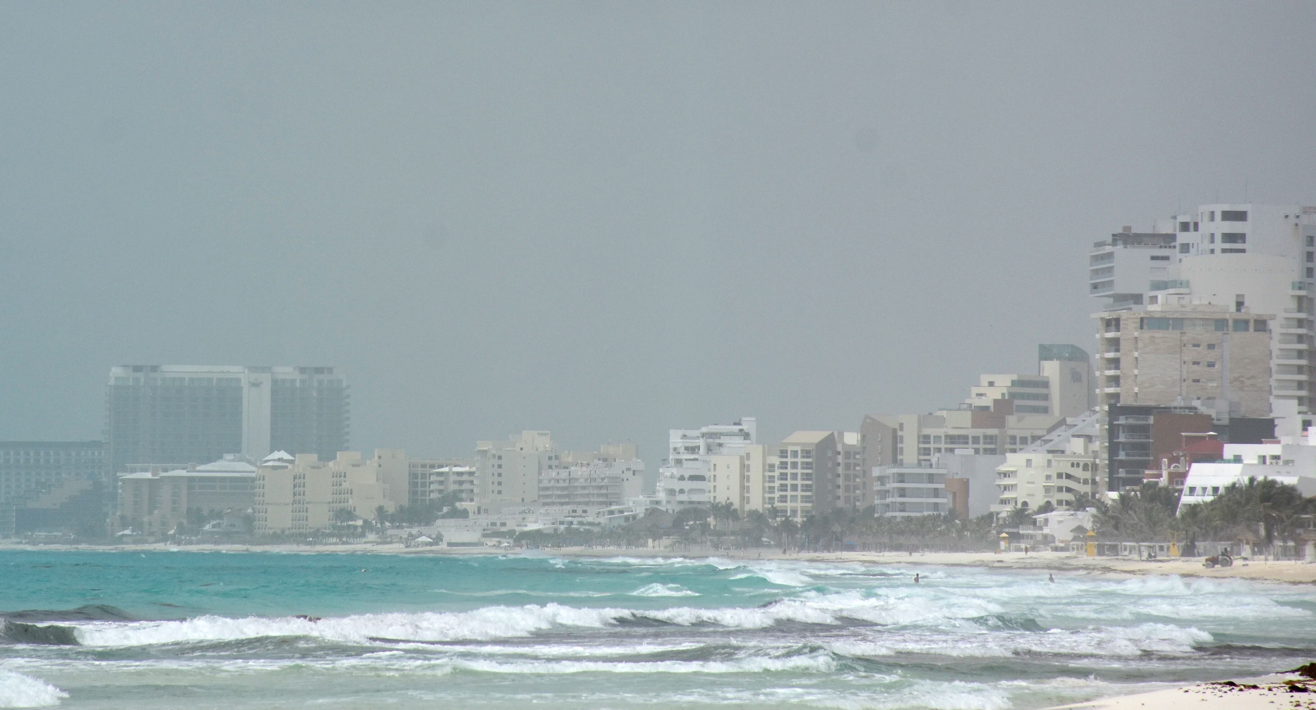 Nube de polvo del Sahara sobre Cancún, Quintana Roo. Foto: Reuters