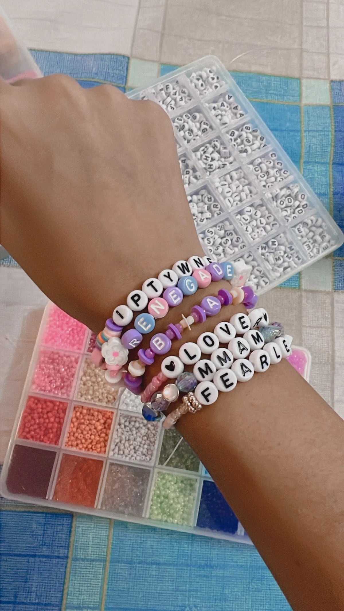 Pulseras de Taylor Swift: ideas más bonitas para tus friendship braceletes