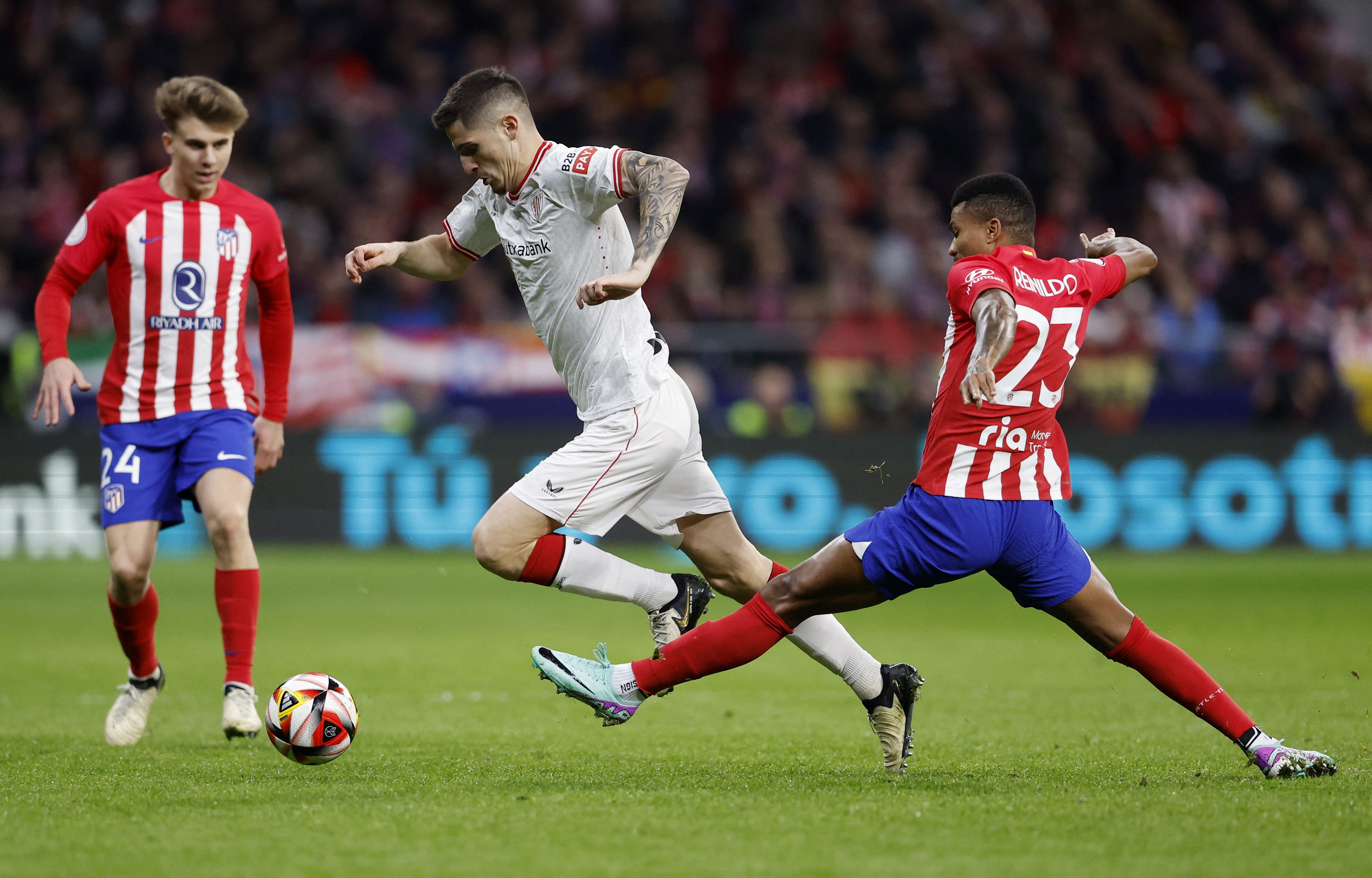 Reinildo y Sancet durante el partido de semifinales de Copa del Rey (REUTERS).