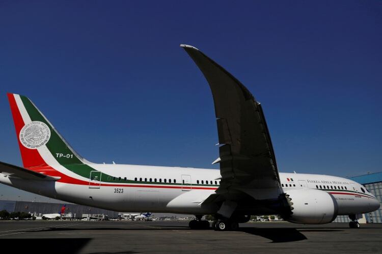 El avión presidencial en uno de los hangares del aeropuerto de la Ciudad de México (Foto: Reuters/ Edgar Garrido)