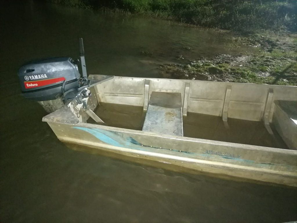 Los capturados utilizaban este bote para llevarse a los niños que reclutaban - crédito Ejército Nacional de Colombia