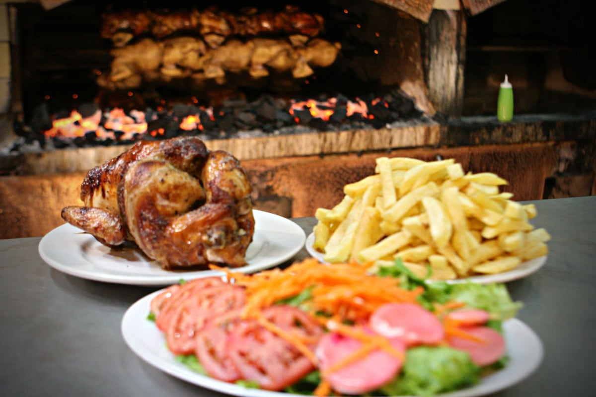 El pollo a la brasa por años se ha convertido en un plato tradicional para los peruanos.