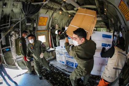 Con apoyo de las fuerzas armadas se ha distribuido el material a los estados (Foto: Archivo)