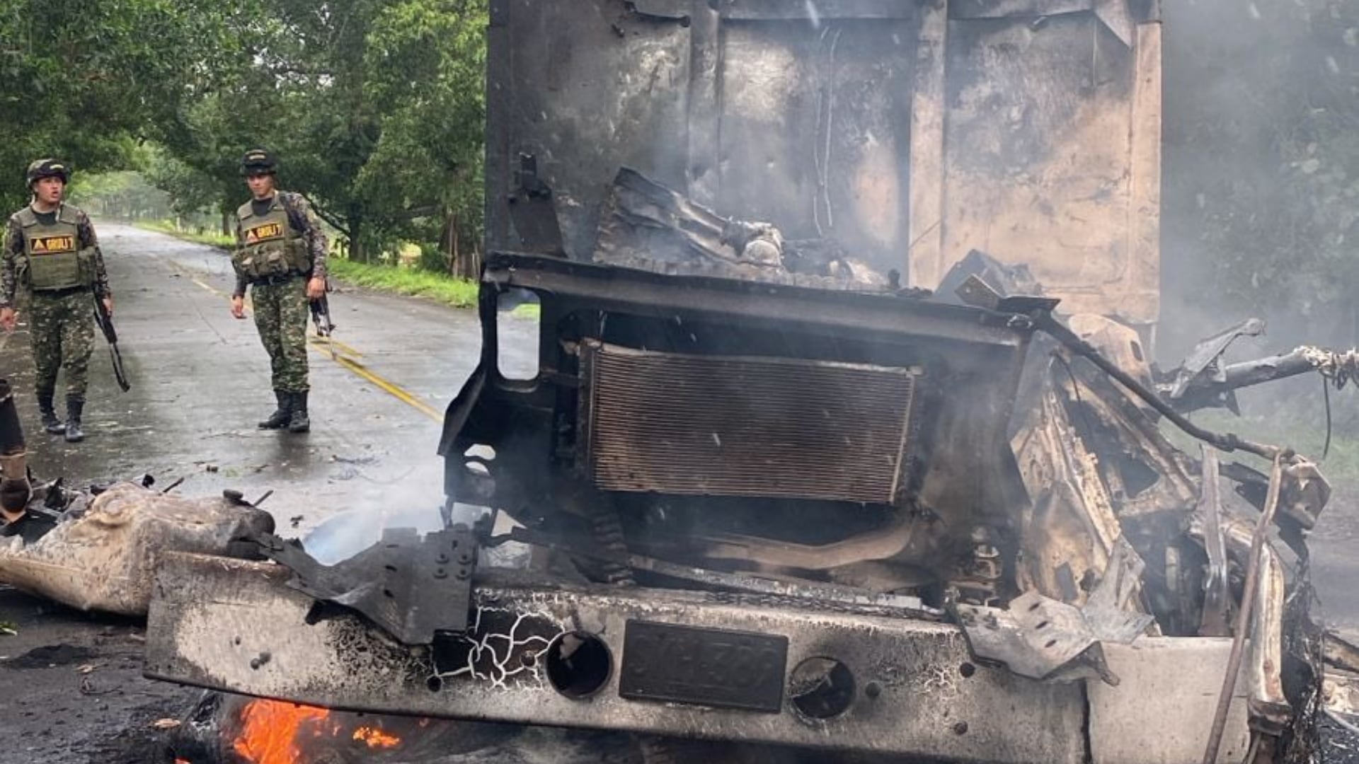 En la mañana del martes 17 de septiembre, la tranquilidad de los habitantes de Arauca fue interrumpida por una violenta ofensiva con cilindros bomba realizada por el Ejército de Liberación Nacional (ELN) en la base militar de Puerto Jordán - crédito @StephBatesPress/X