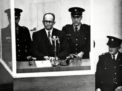 Adolf Eichmann fue condenado a la horca por sus crímenes durante el juicio en Nuremberg. Los espías del Mossad que se lo llevaron de la Argentina también buscaban a Mengele (Everett/Shutterstock)