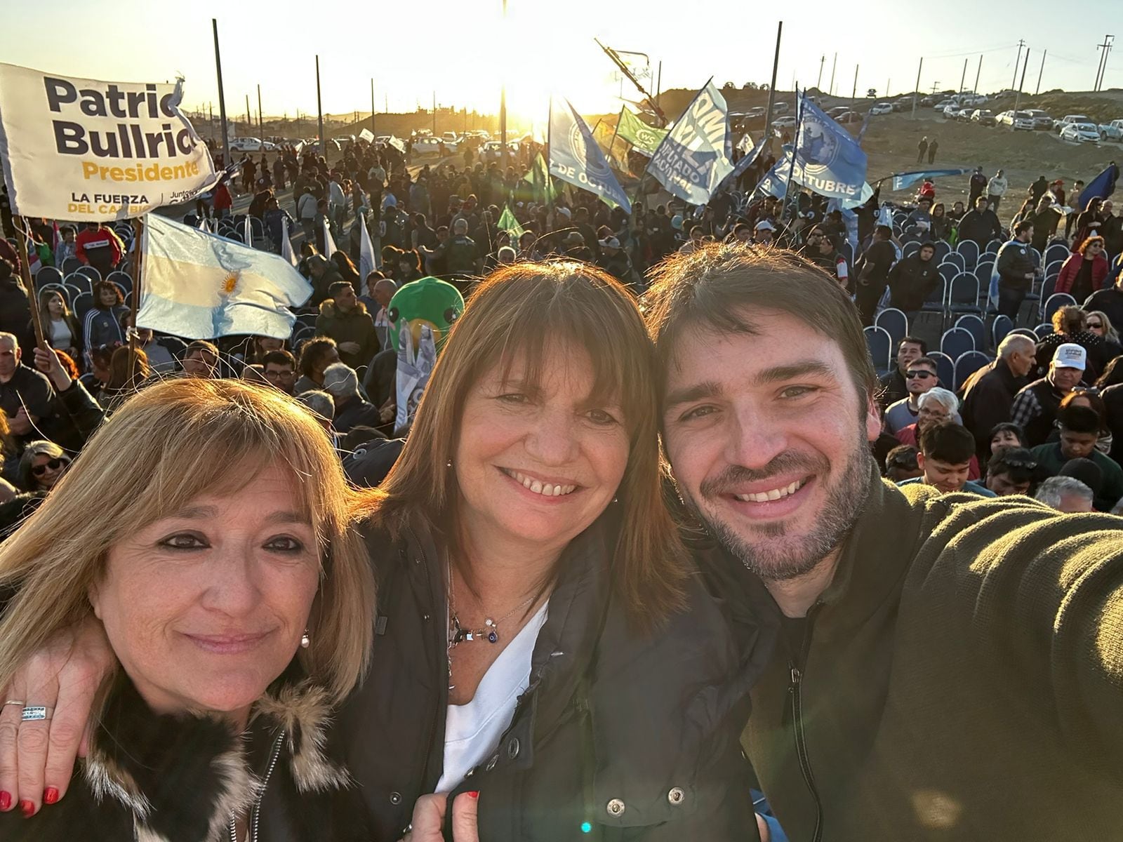 Patricia Bullrich con Nacho Torres, gobernador electo de Chubut, en un acto en Comodoro Rivadavia