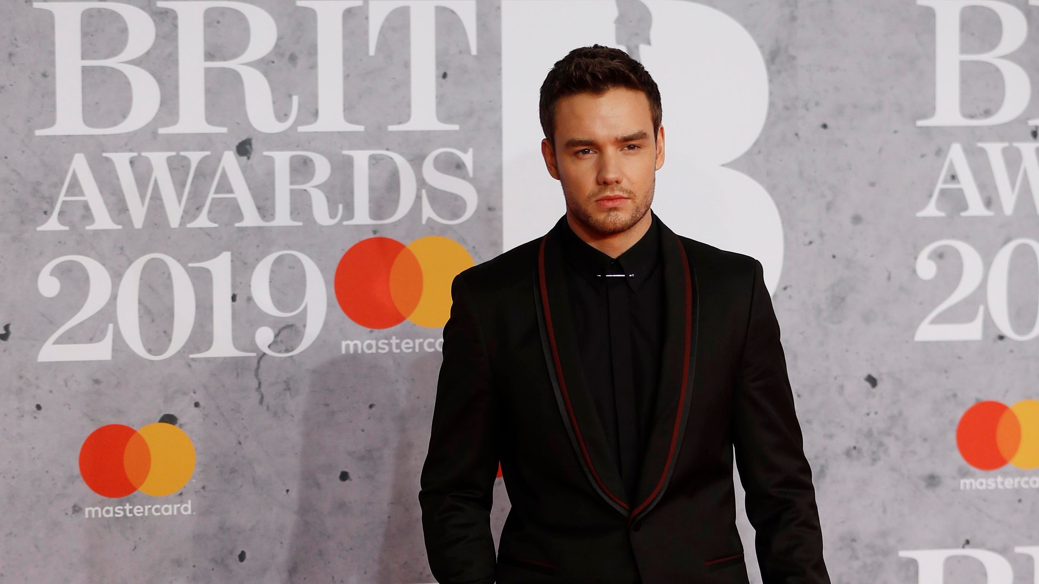 Los padres de Liam Payne salieron de su hogar en Wolverhampton alrededor de la medianoche para atender la muerte del músico REUTERS/Peter Nicholls