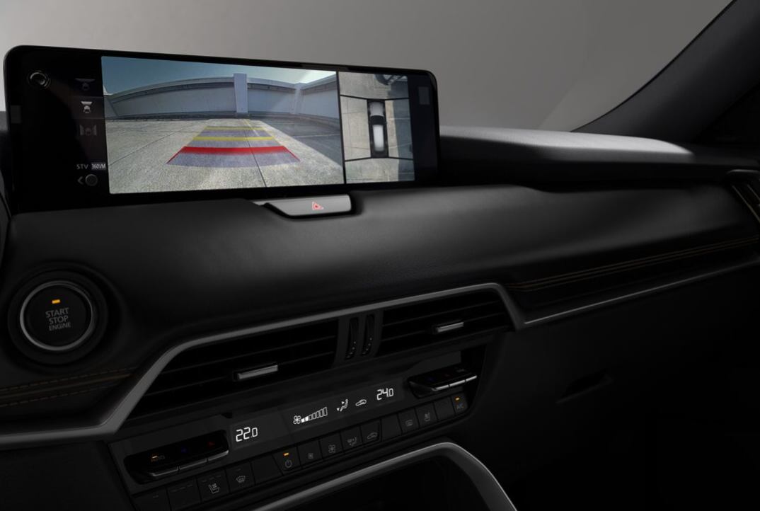 Pantalla táctil que permite visibilizar el exterior (mazda)