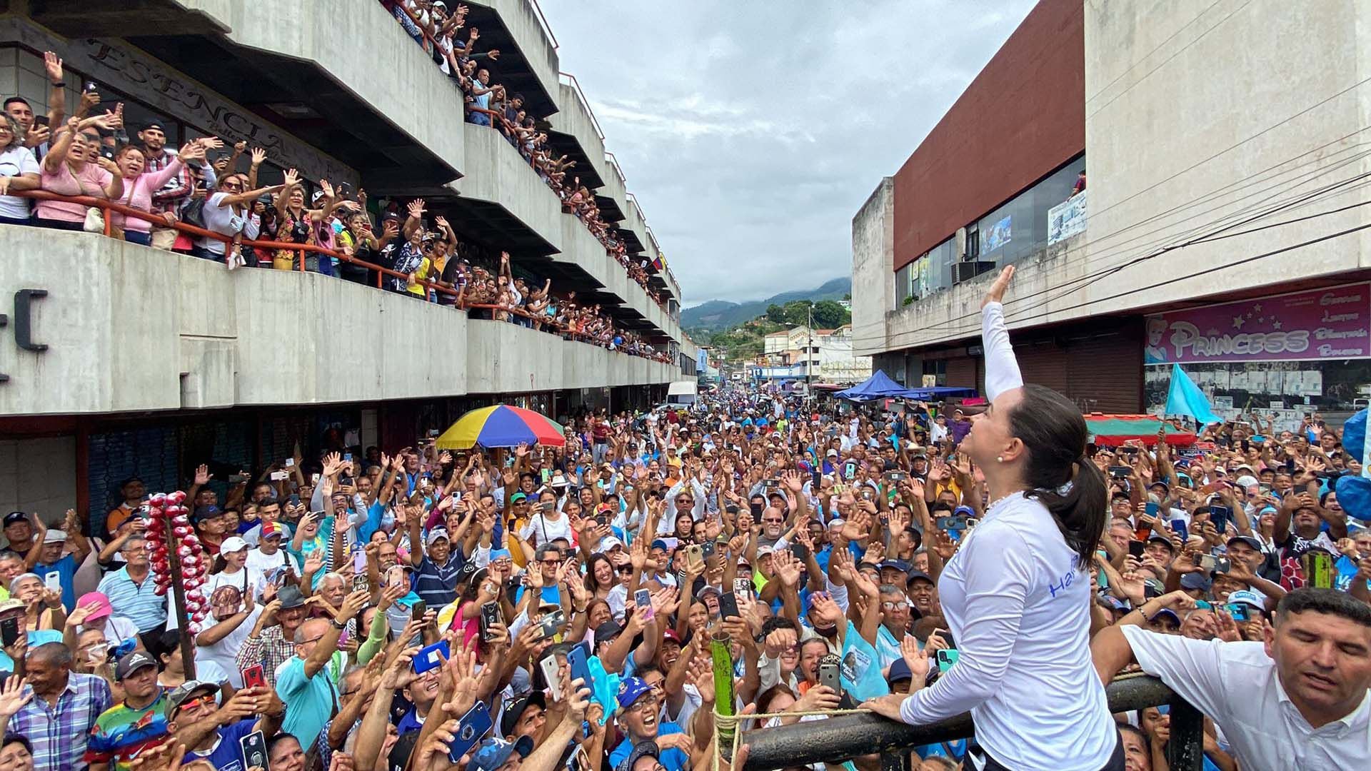 Una multitud de venezolanos en apoyo a las candidatura de María Corina Machado. Captura