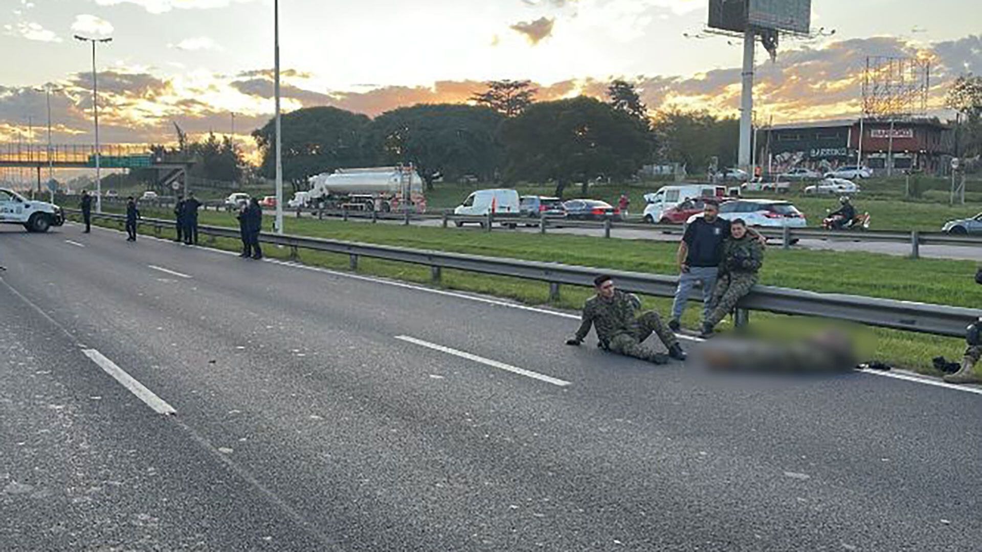 Murió en un accidente un policía que custodiaba la ambulancia de la agente baleada en Moreno