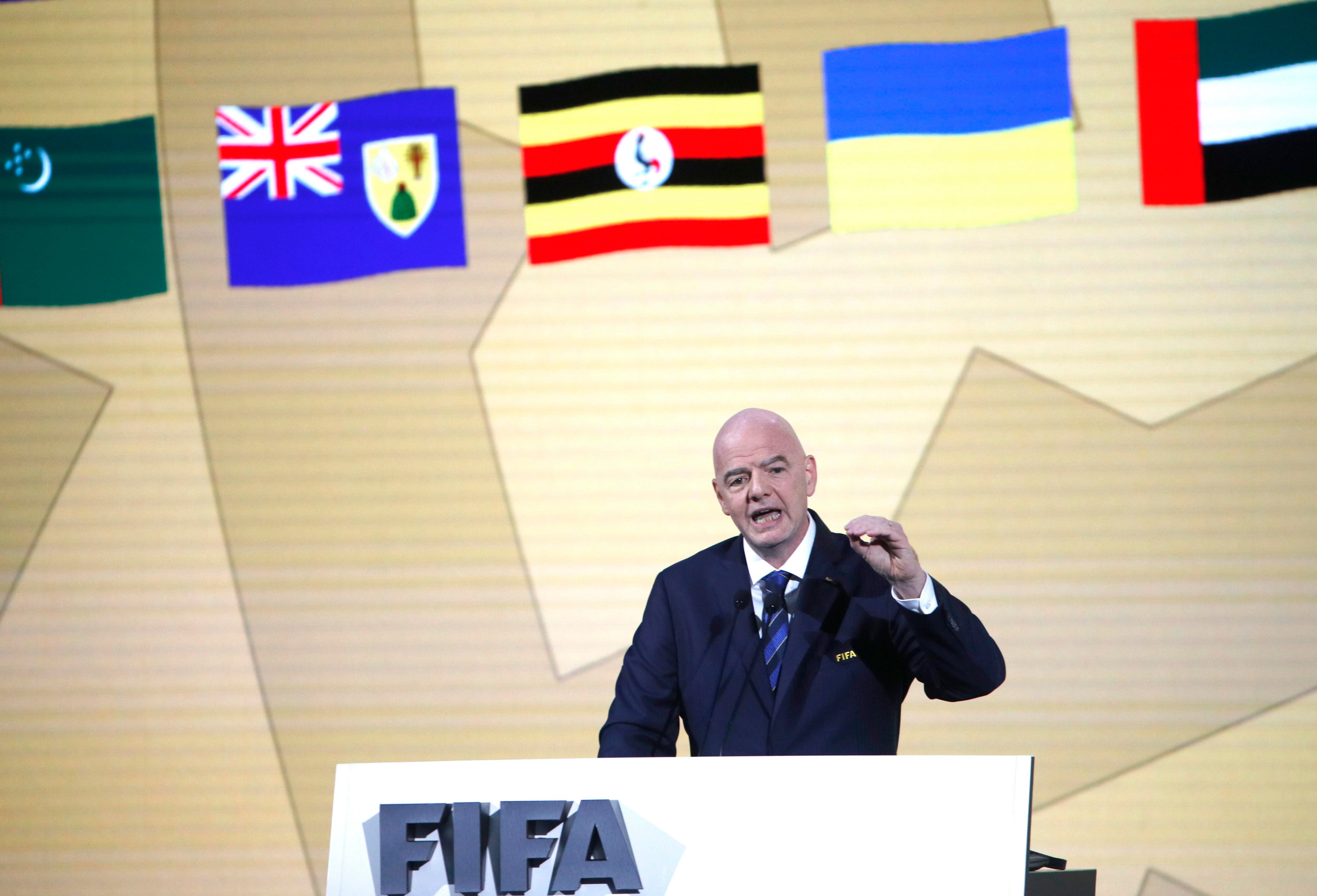 Gianni Infantino anunció modificaciones en las competiciones juveniles y también una posible en el VAR (EFE/EPA/RUNGROJ YONGRIT) 