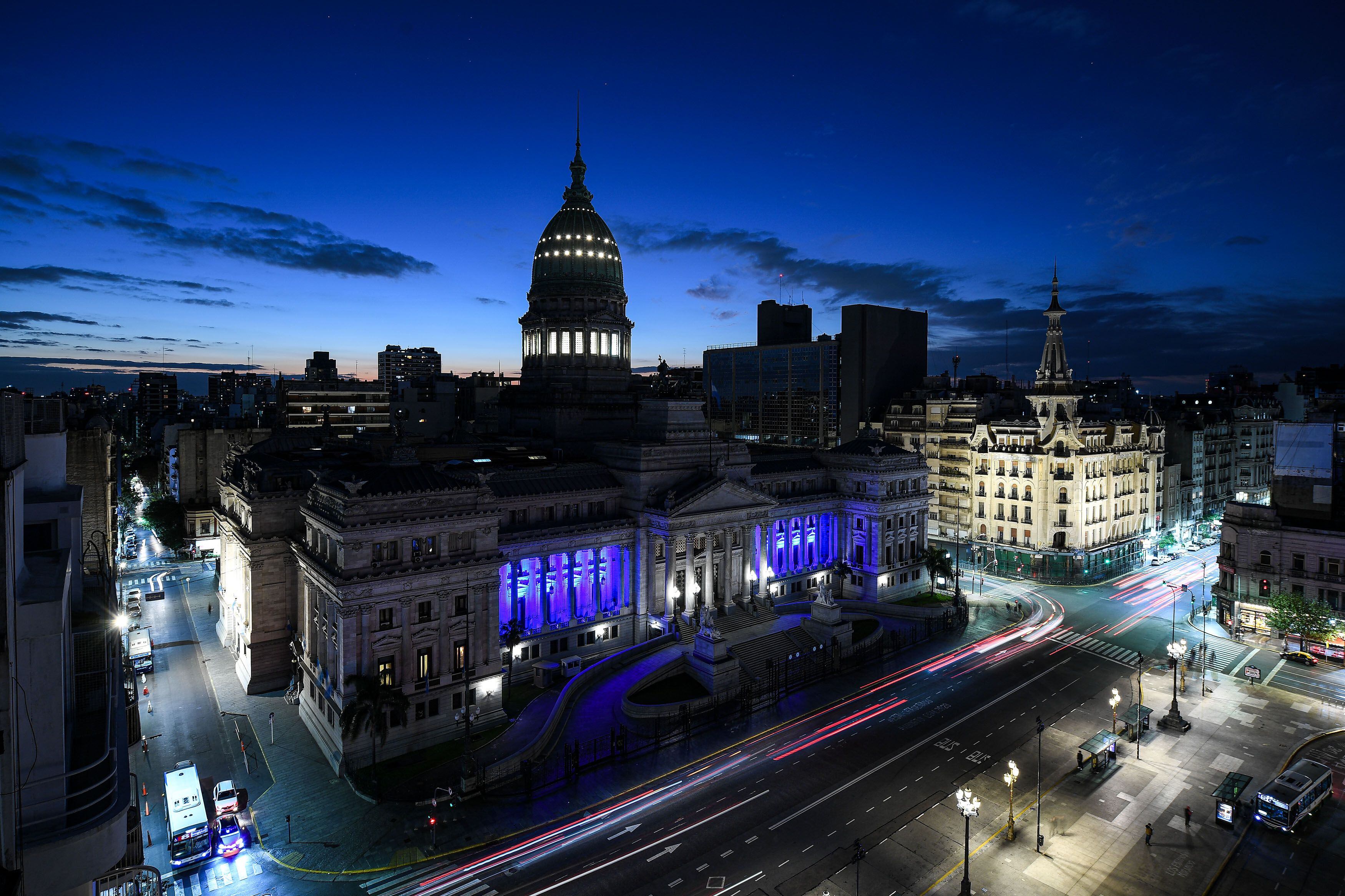 SENADO - ILUMINACION DIA ESCARAPELA