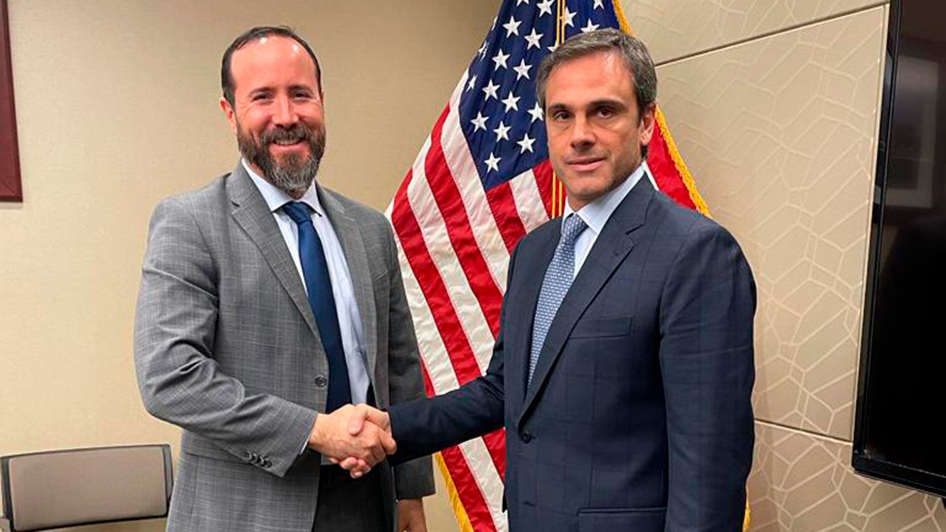 Guillermo Michel con Ricardo Mayoral, subdirector de Homeland Security Investigations, en Washington, en marzo de este año