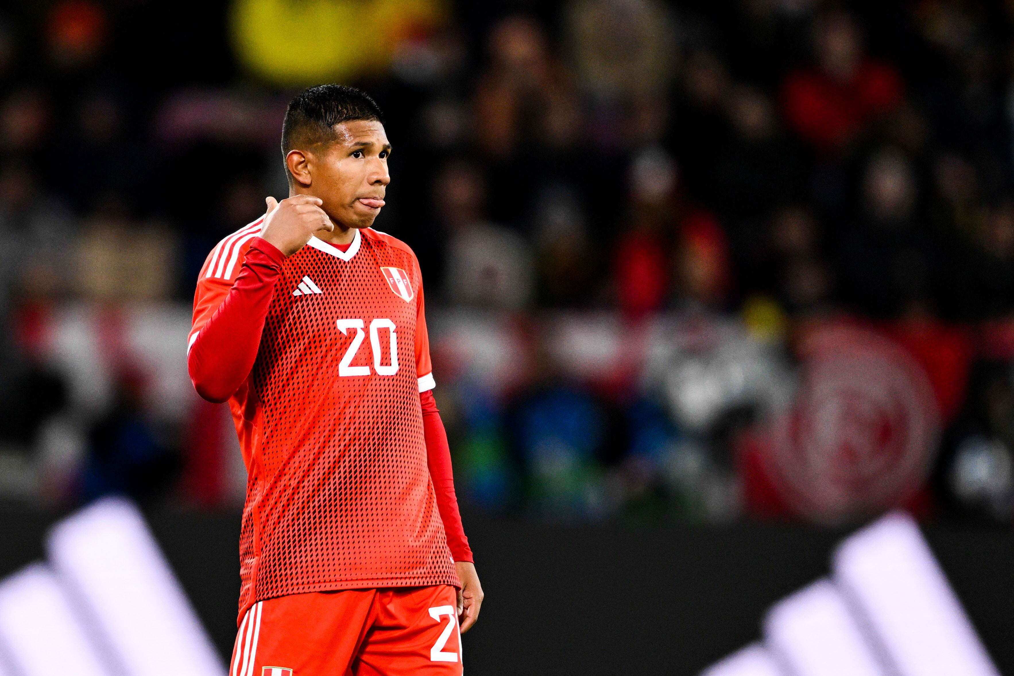 Edison Flores pasó a un segundo plano en la selección peruana. - Crédito: AFP