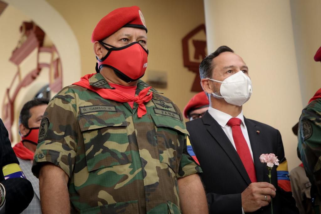 Diosdado Cabello y José Vielma Mora en la celebraciön del 4F 