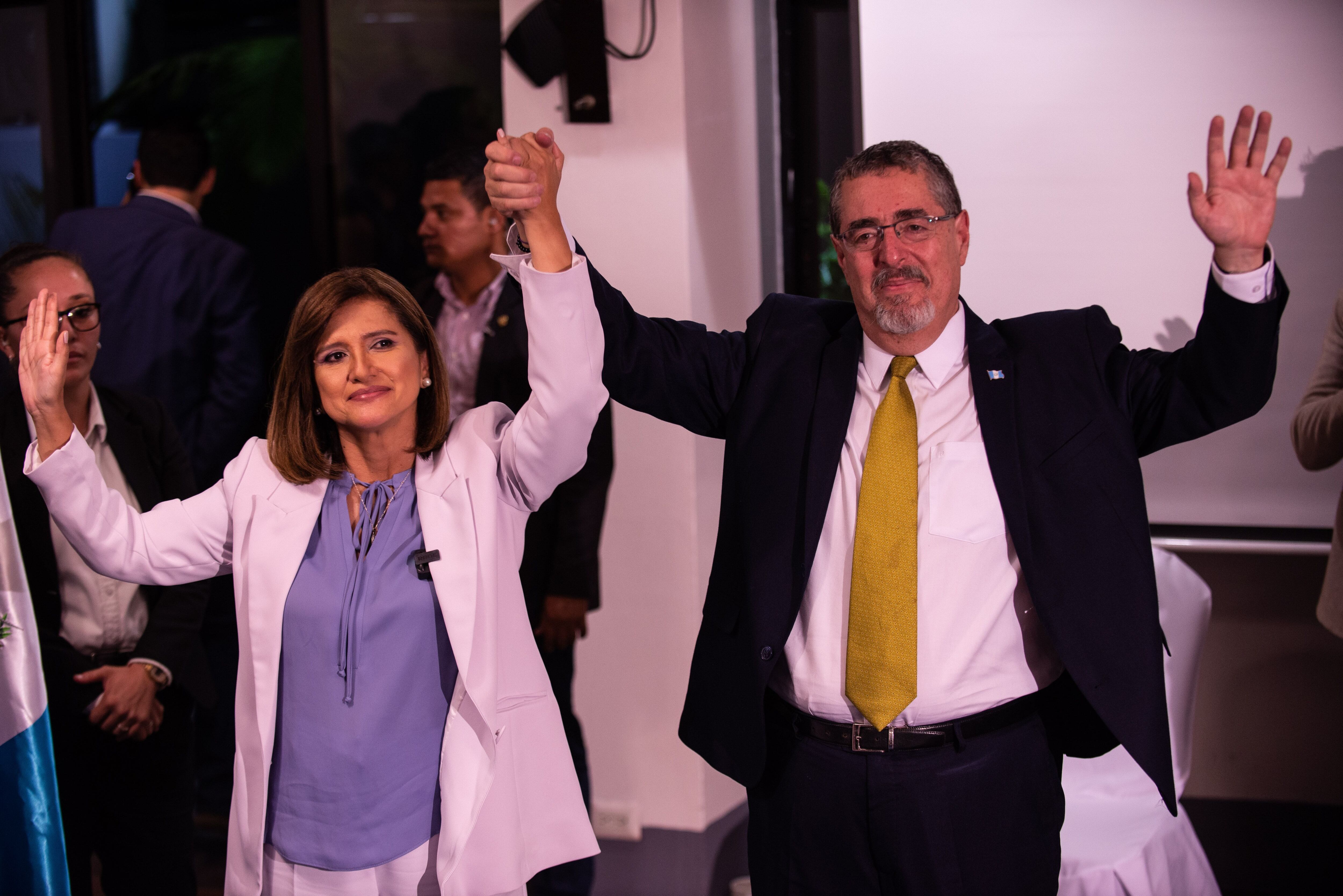 La vicepresidenta electa de Guatemala, Karin Herrera, y el presidente electo, Bernardo Arévalo (Europa Press/Contacto/Fernando Chuy)