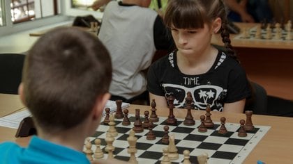 Los niños con quienes se utiliza el ajedrez como herramienta educativa mejoran su inteligencia. 