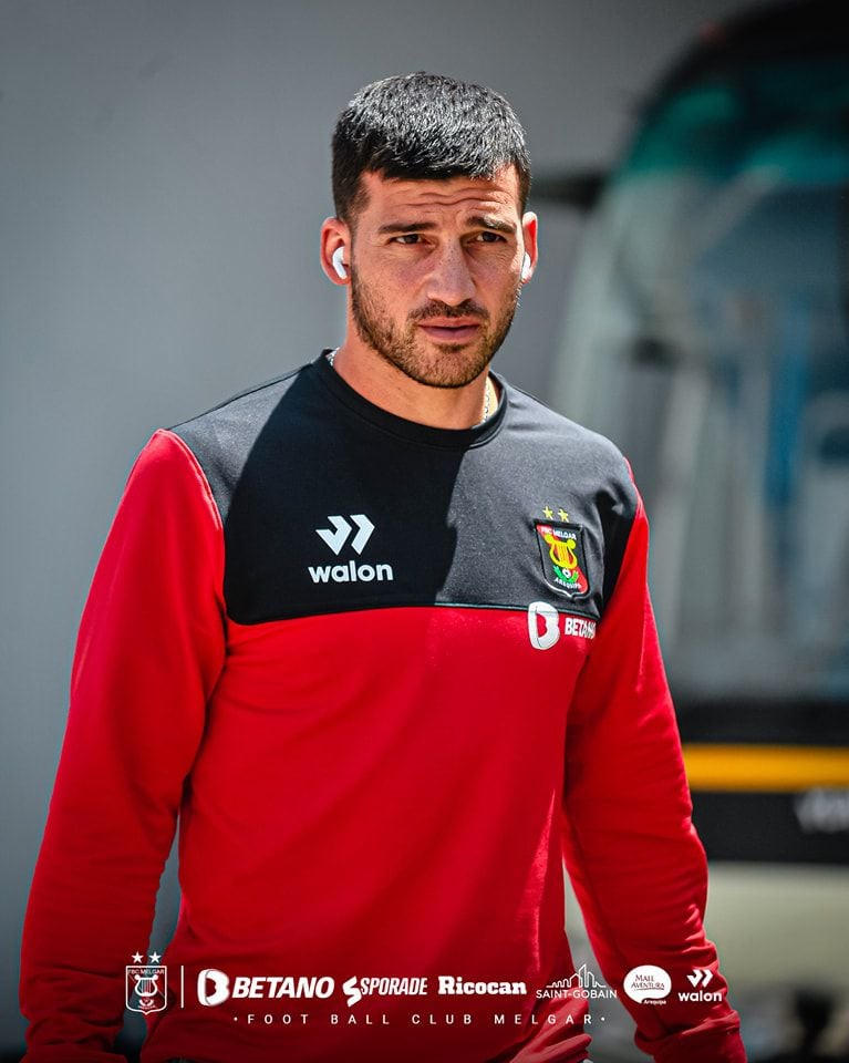 Bernardo Cuesta llegando al estadio Monumental de la UNSA - Créditos: Melgar