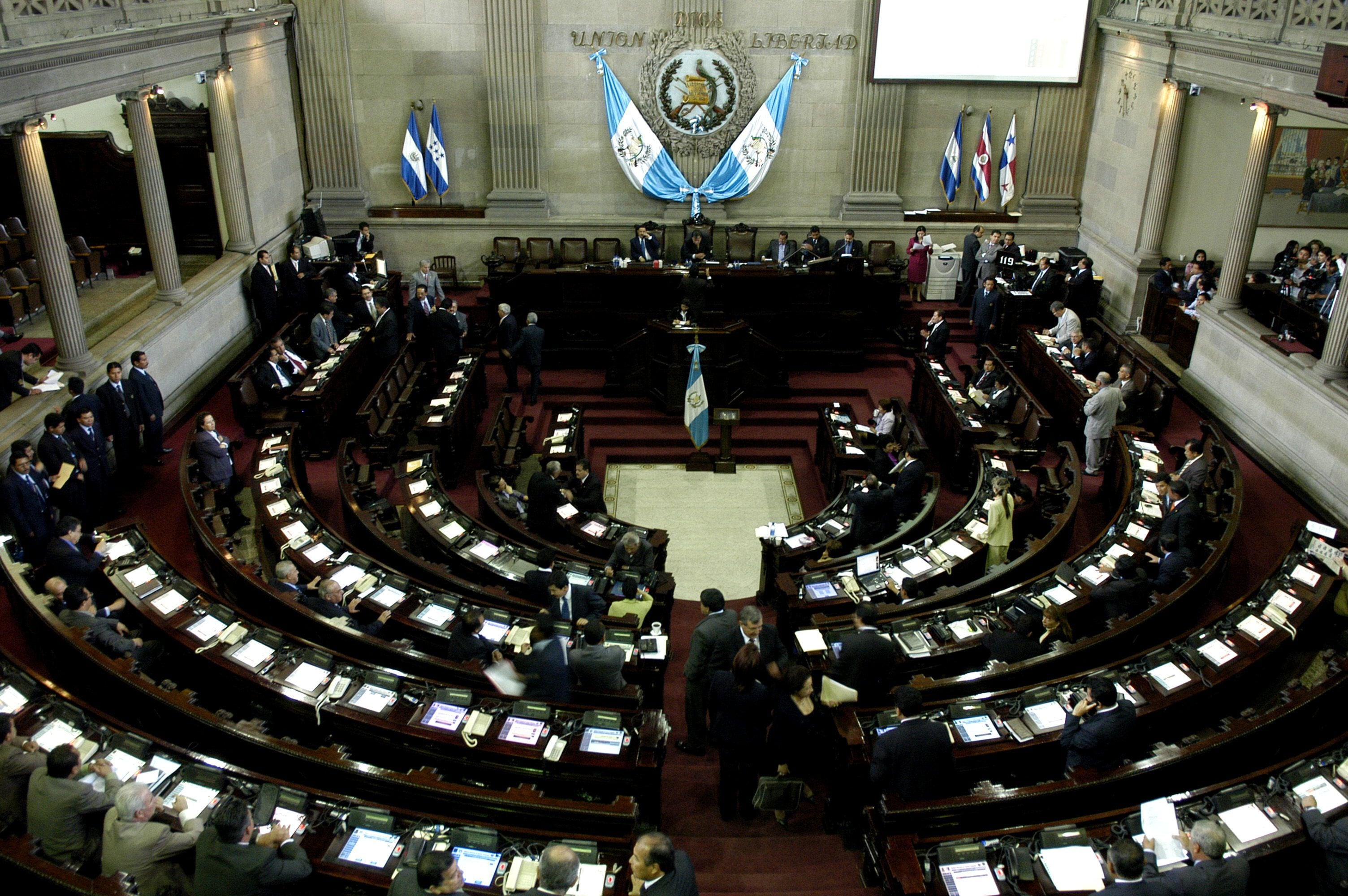 Fotografía de archivo en la que se registró una vista panorámica general de una sesión plenaria del Congreso de Guatemala, en Ciudad de Guatemala (EFE/Ulises Rodríguez)
