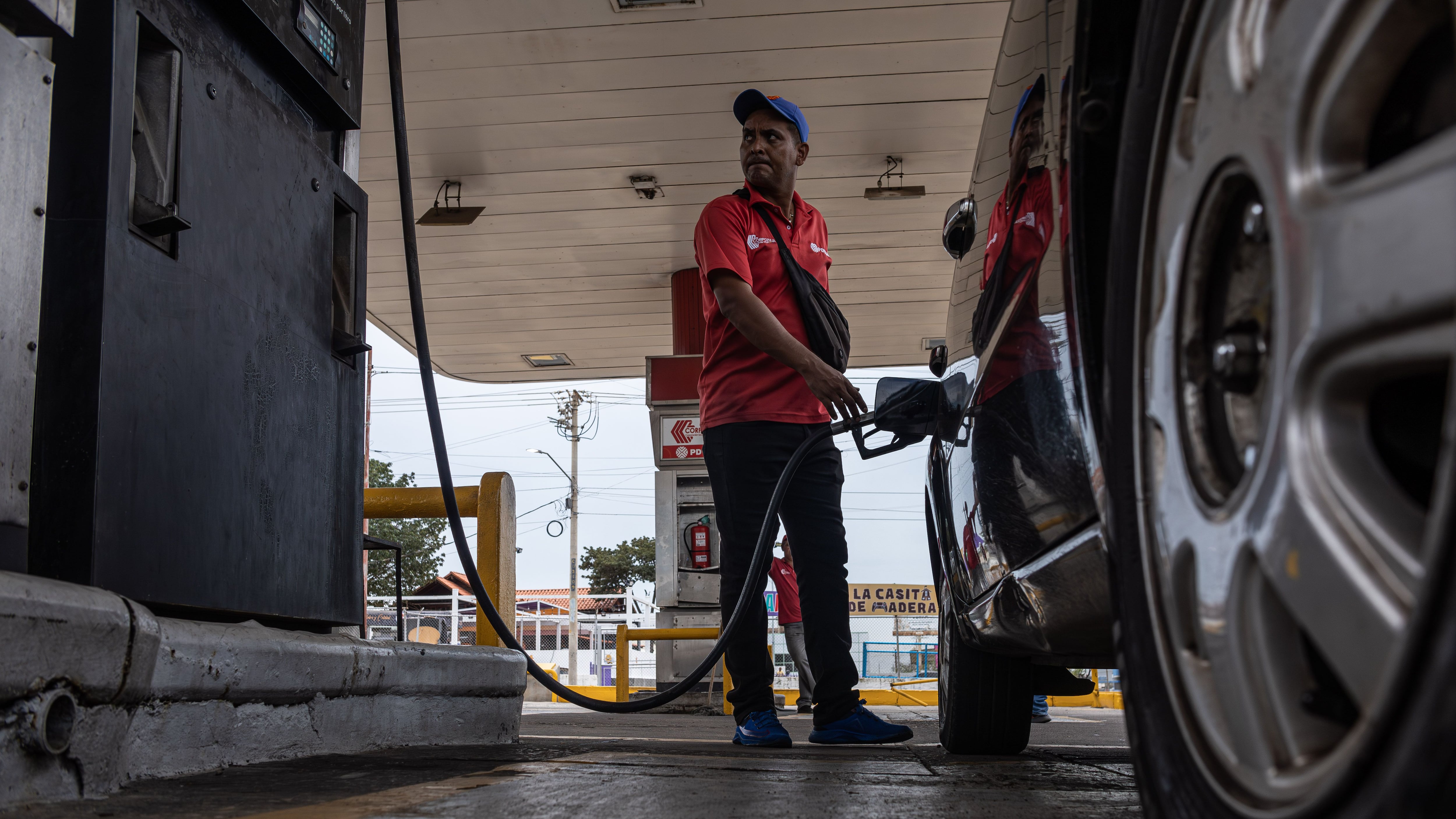 El precio promedio del galón de gasolina corriente en Colombia supera los $15.000 - Henry Chirinos/EFE
