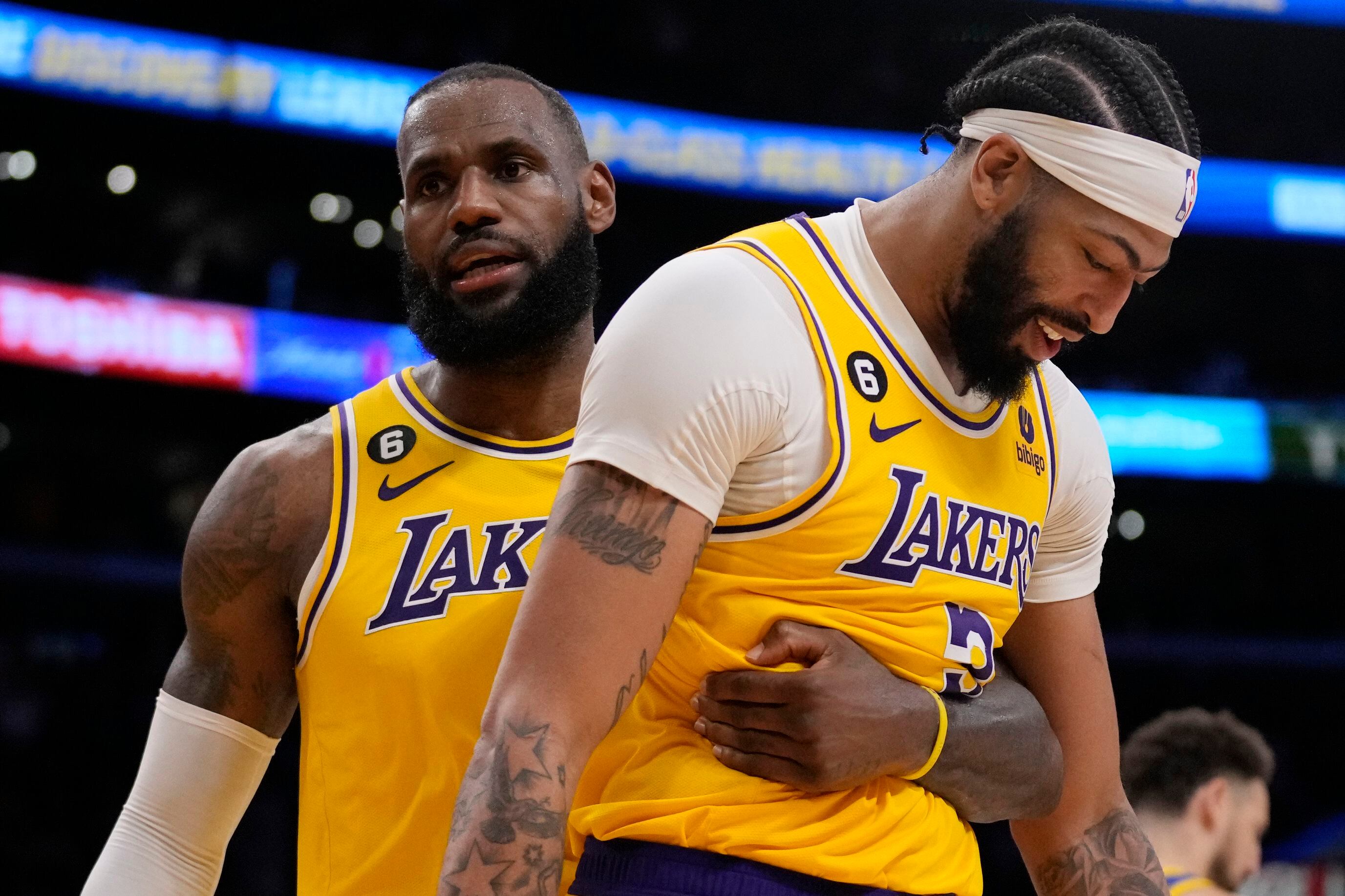 Camiseta morada sin mangas de LeBron James de los LA Lakers de la