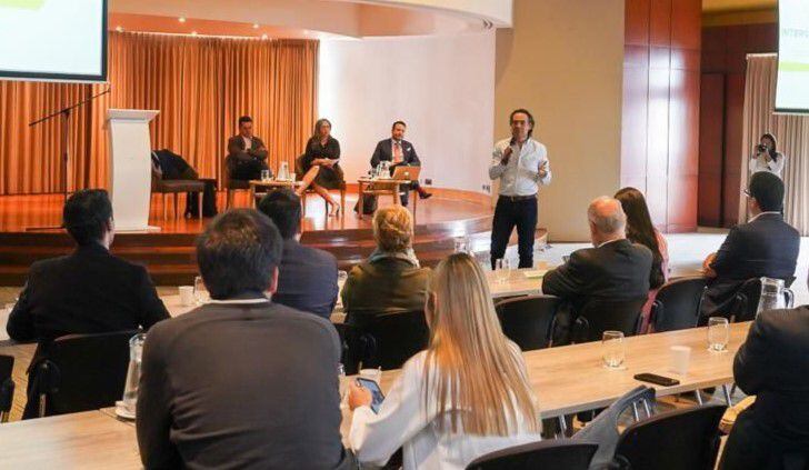 Federico Gutiérrez durante una intervención pública en medio de su campaña a la Alcaldía de Medellín