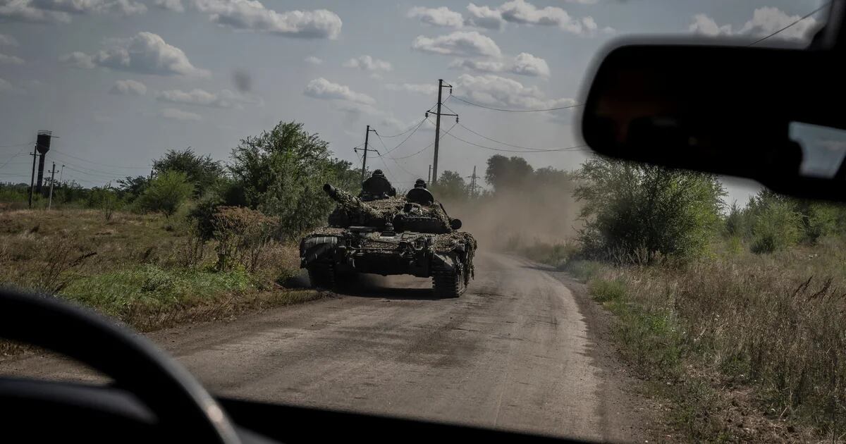 Ucrania expande su ofensiva en el sur y causa bajas con fuego de artillería a las tropas rusas