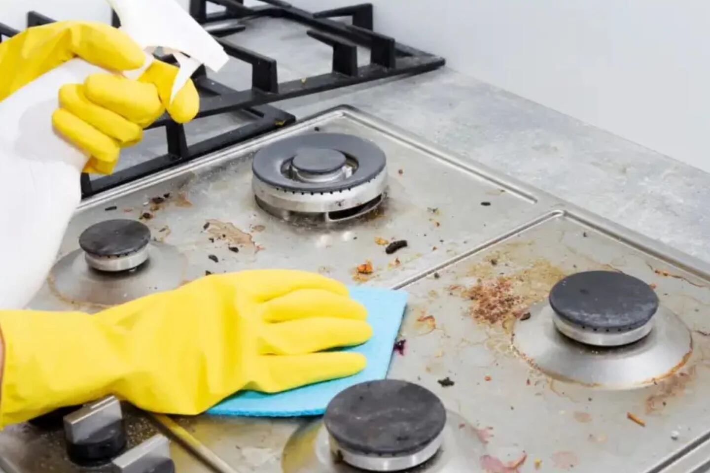 Cómo hacer un desengrasante casero para limpiar a fondo tu cocina