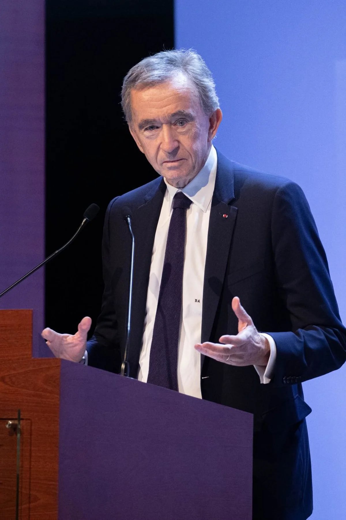 Bernard Arnault to Sell Carrefour Stake – WWD