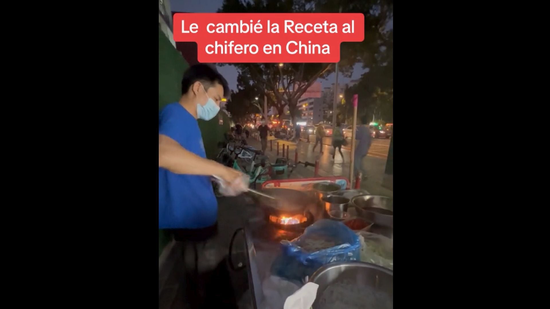 Desde las calles de Beijing, una fusión gastronómica toma protagonismo en TikTok cuando un peruano guía a un cocinero ambulante chino en la preparación del apetitoso tallarín saltado. (TikTok / @GinoAtaurima)