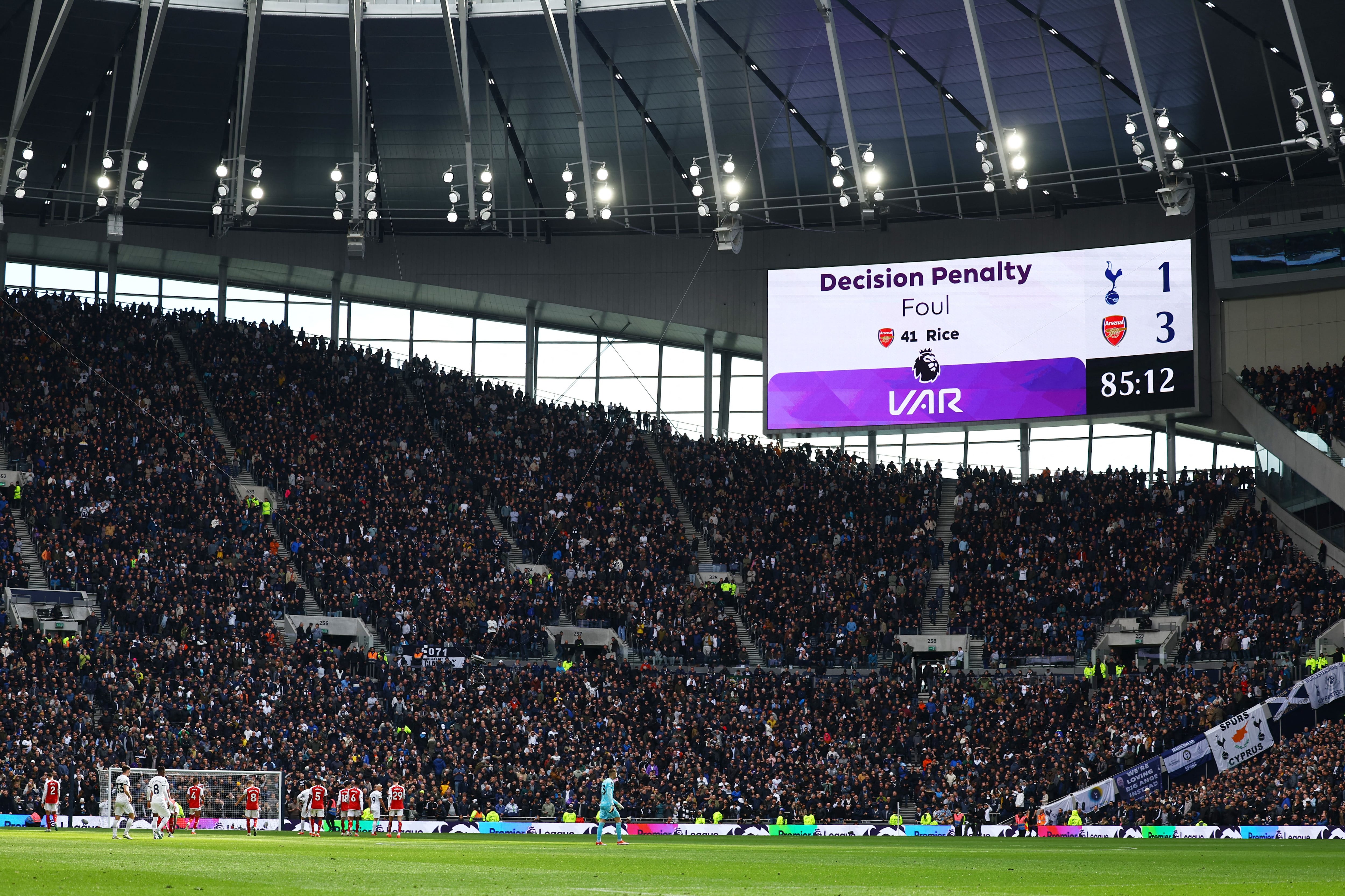 Los clubes definirán si continúan utilizando el VAR en la Premier League (Foto: Reuters/Paul Childs)